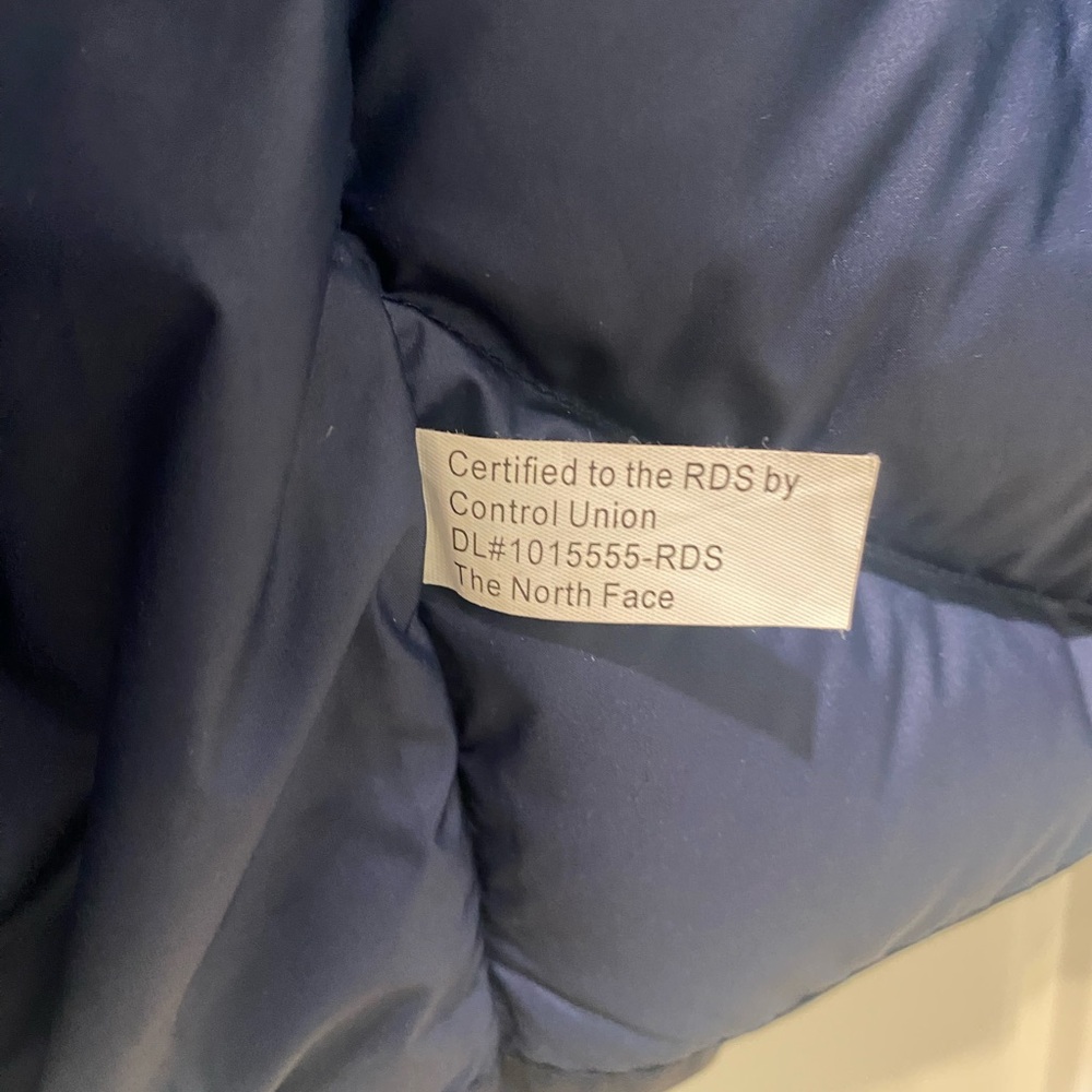 The North Face Women's Puffer Jacket w/hood - Deep Blue (Beautiful Design). - Picture 6 of 12